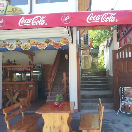 塞莱纳特派欧酒店 *
